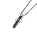 Collana con pendente a croce in acciaio e piastra in PVD nero con vite